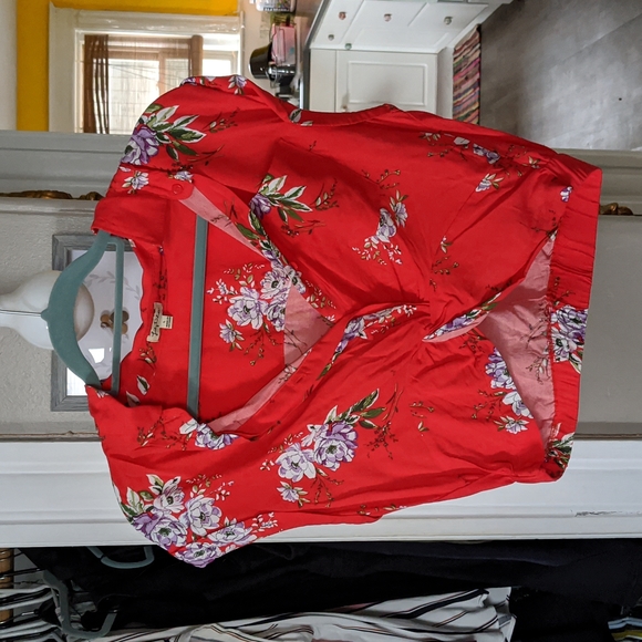 Lily White Blouse - Picture 2 of 5